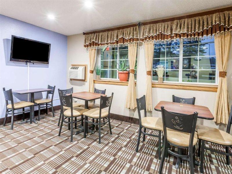 Super 8 By Wyndham Johnstown/Gloversville Екстериор снимка