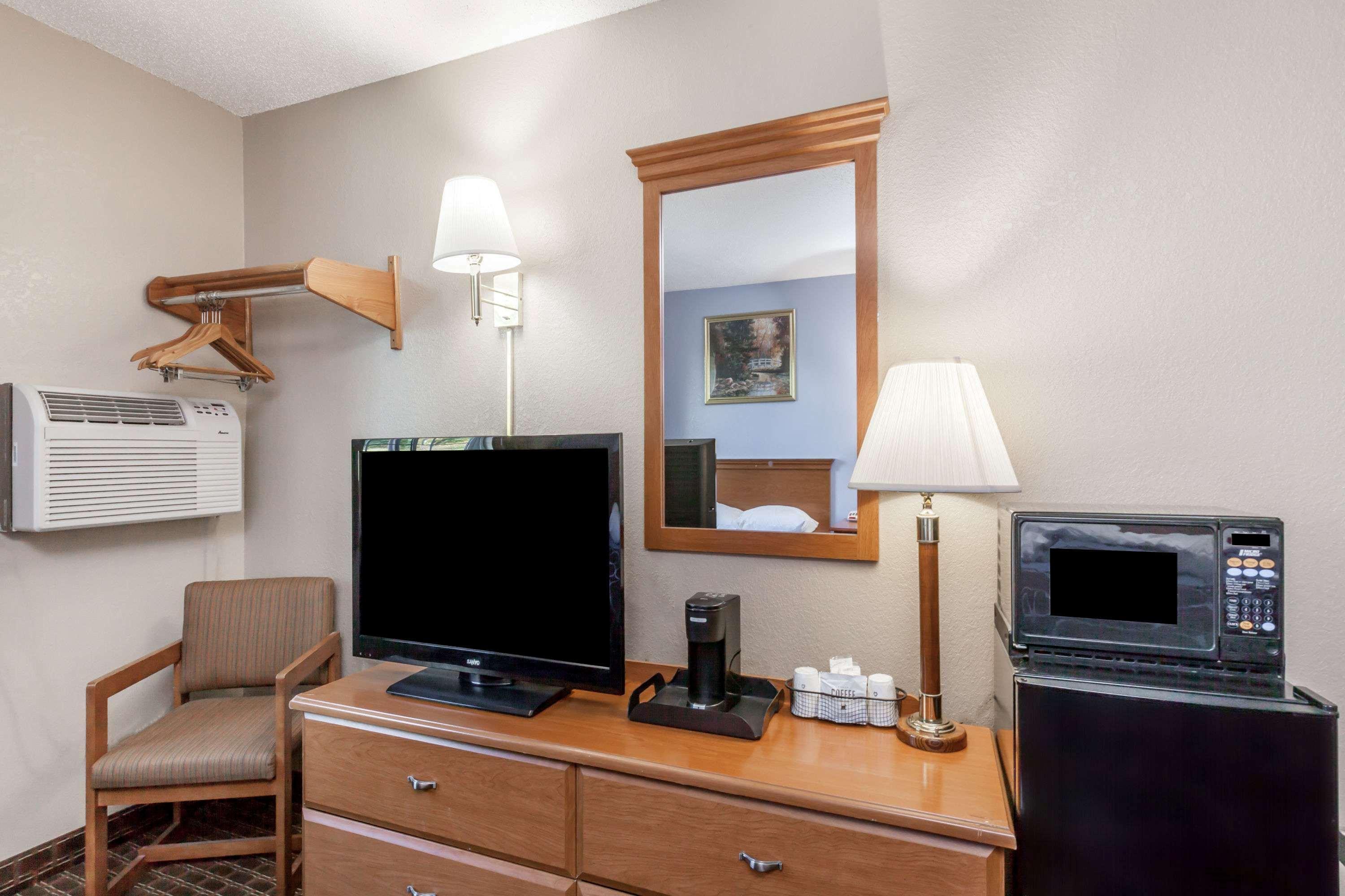Super 8 By Wyndham Johnstown/Gloversville Екстериор снимка