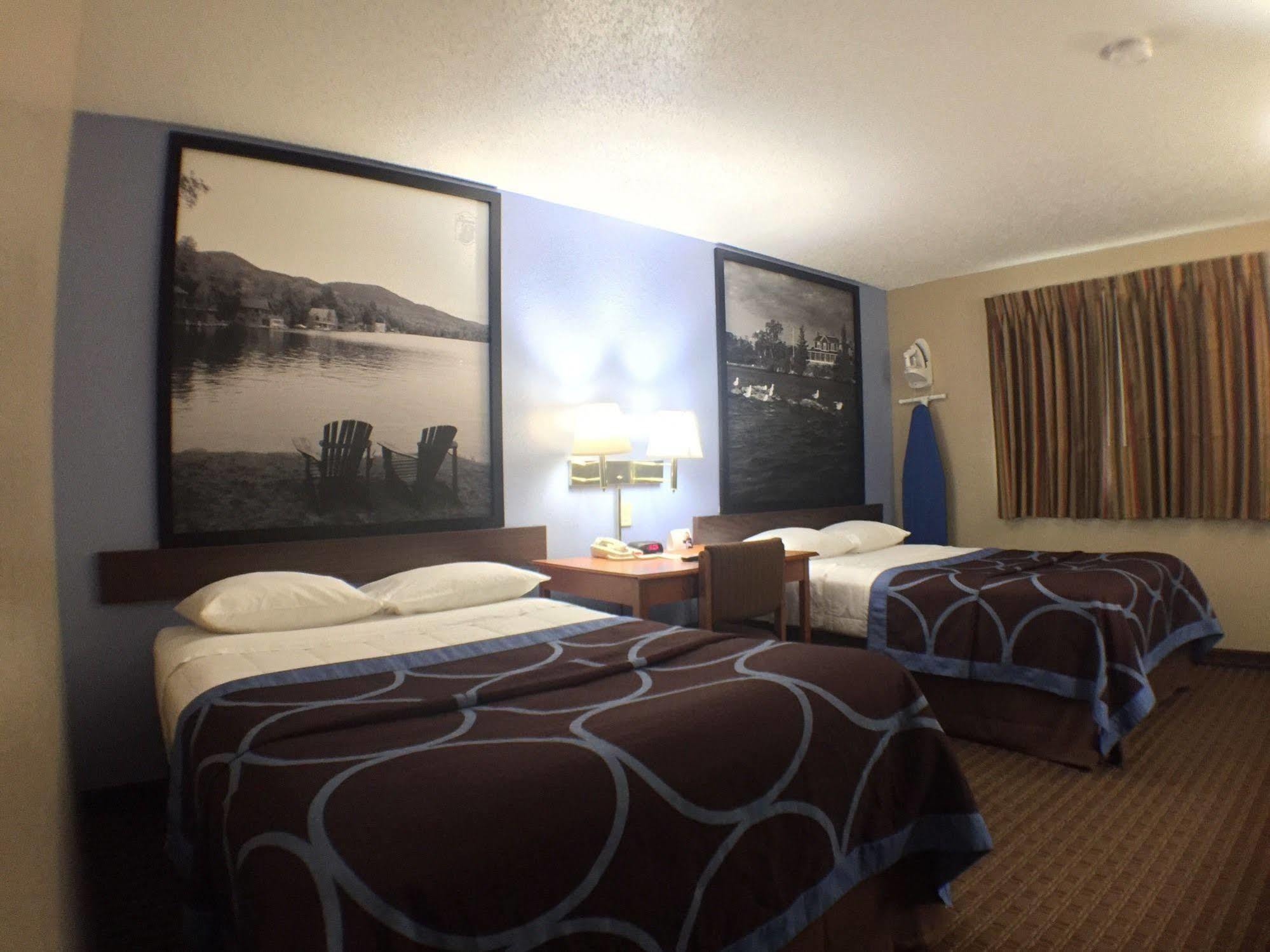 Super 8 By Wyndham Johnstown/Gloversville Екстериор снимка