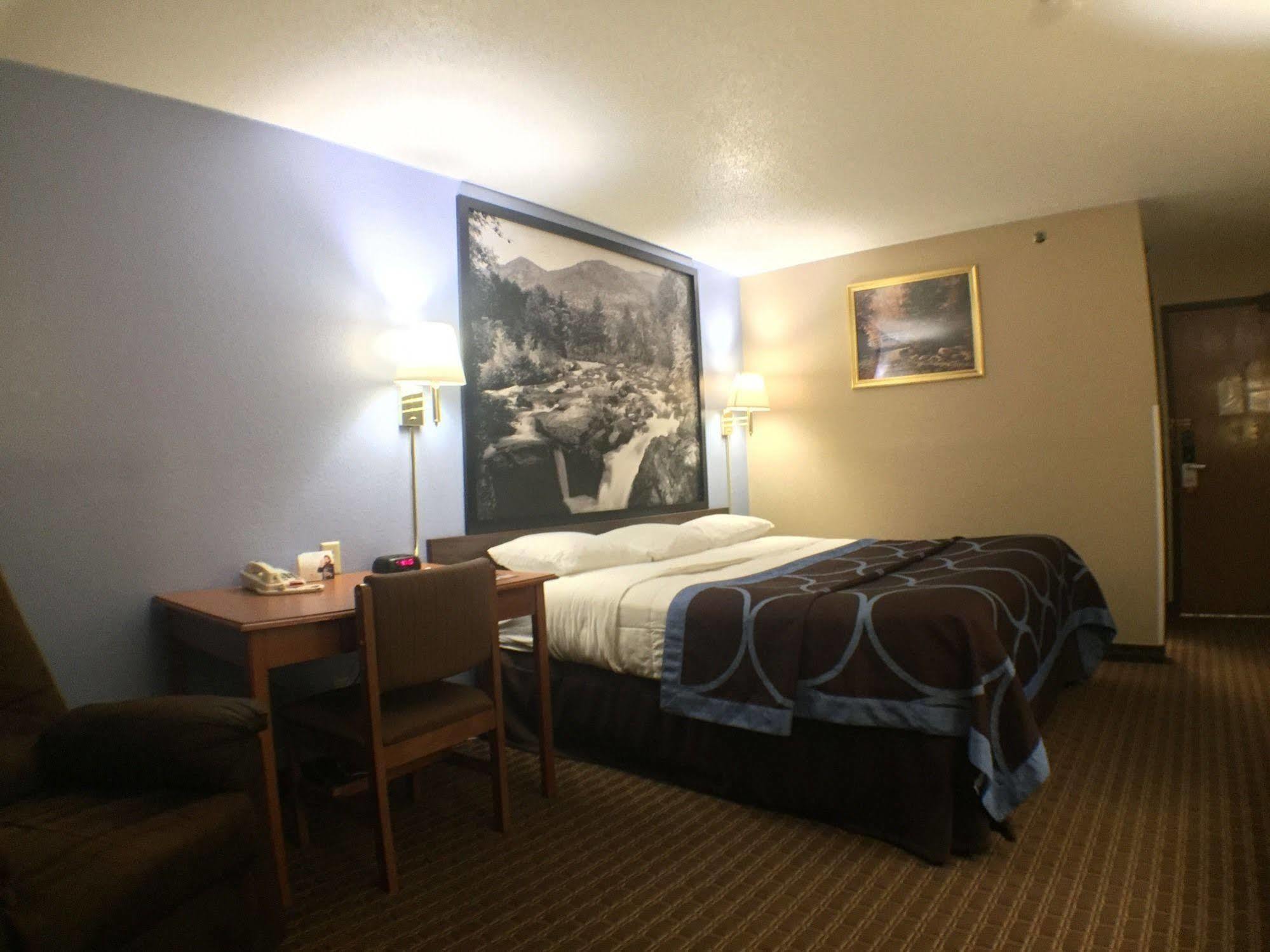 Super 8 By Wyndham Johnstown/Gloversville Екстериор снимка